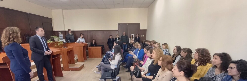 Районен съд – Кърджали: Работна среща между магистрати, държавни съдебни изпълнители, съдии по вписванията и съдебни служители от районните съдилища в Кърджали и Хасково