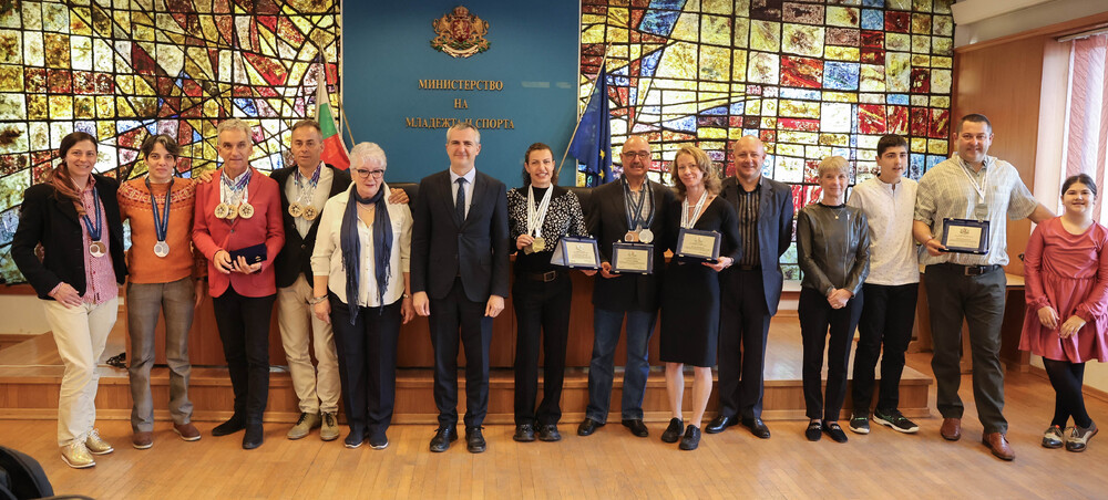 Министерство на младежта и спорта: Министър Димитър Илиев награди медалисти от международни мастърс форуми