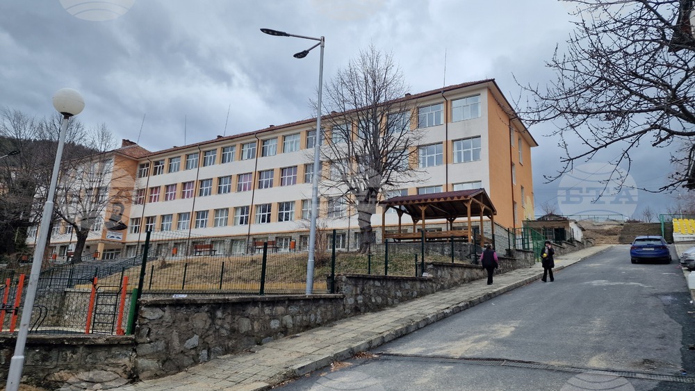 В осем от десетте общини в Смолянска област има издадени заповеди на кметове за неучебен 2 май