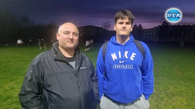 Зак Стоилов е получил осем оферти за стипендия в колежанския футбол в САЩ, тийнейджърът има шанс да стане първият българин в НФЛ