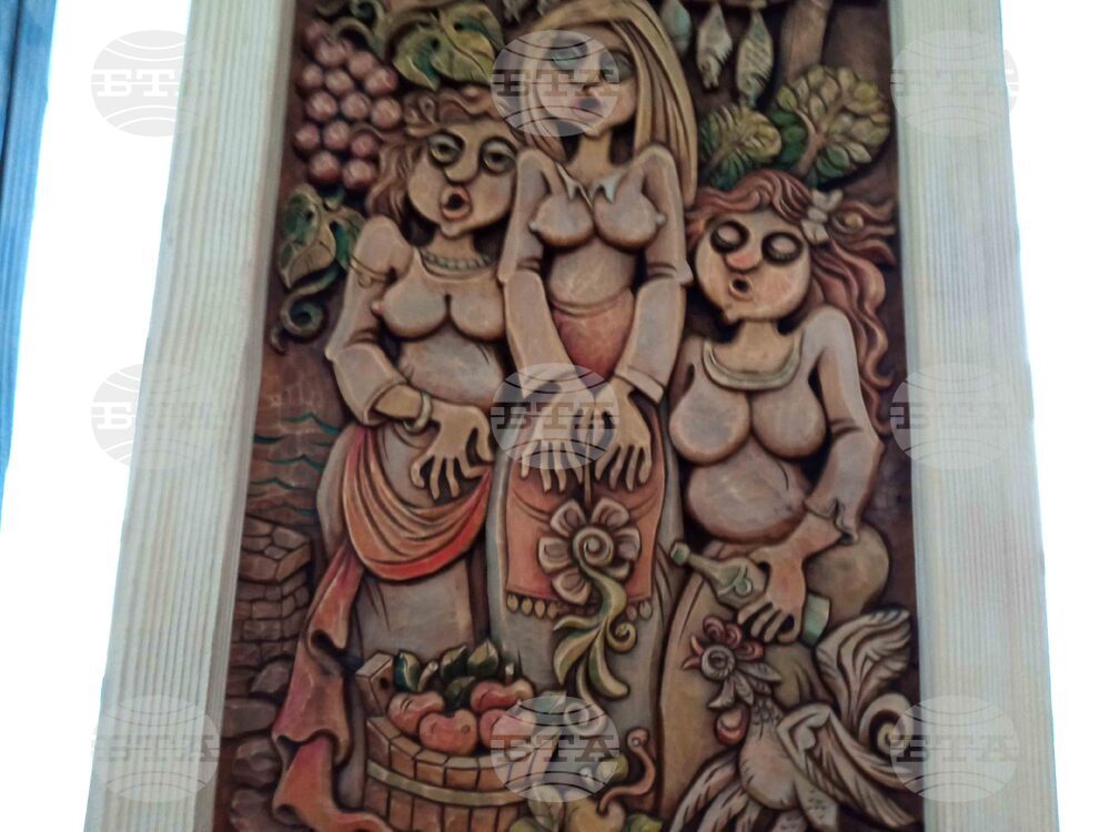 Wood Carvings by Father-Son Duo to Be Exhibited in Pernik