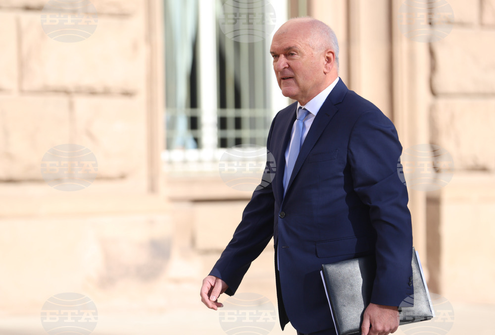 Служебният премиер Димитър Главчев ще участва в извънредното заседание на Европейския съвет в Брюксел