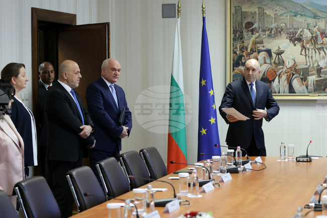 Президент - партии - служебен премиер - консултации