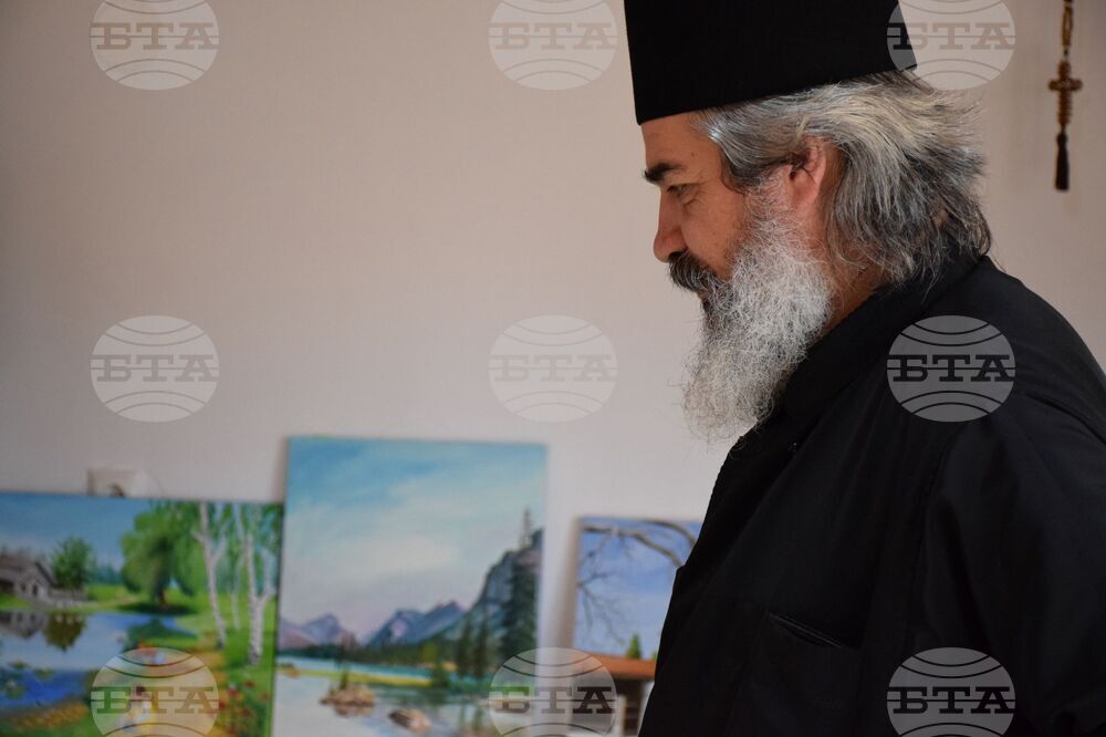 Банско - отец Костадин Калайджиев - картини