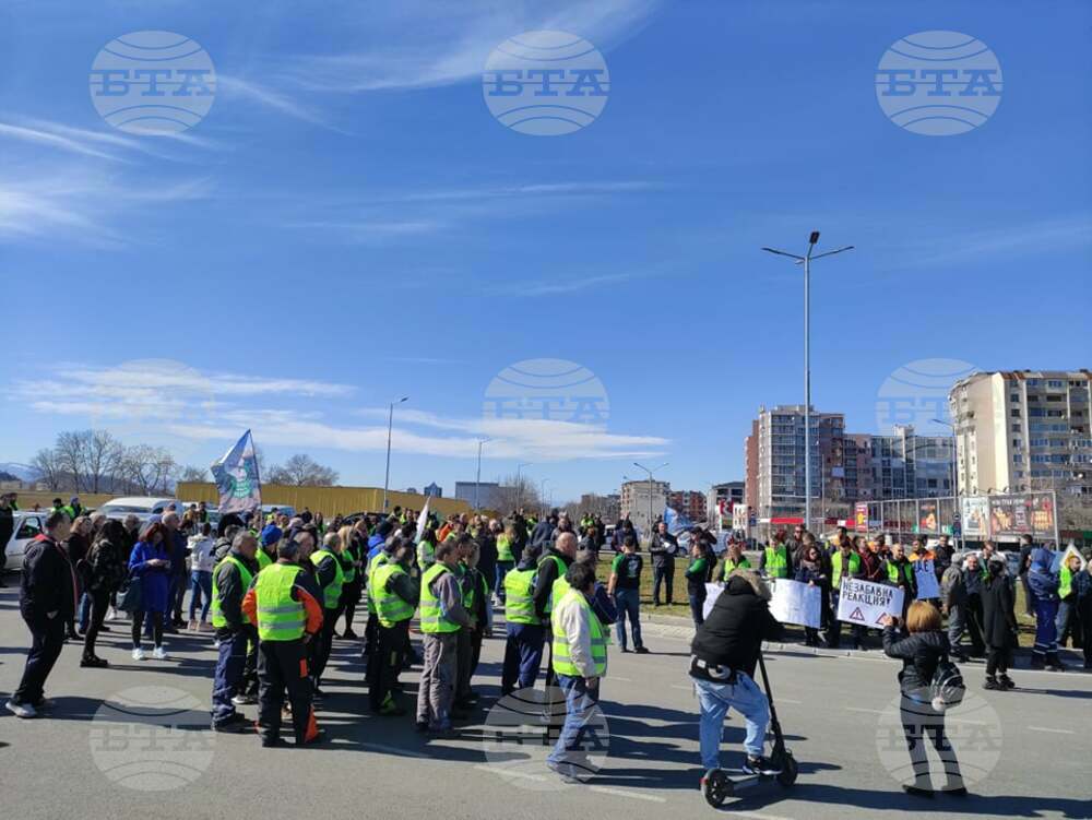 Десетки пловдивчани излязоха на протест заради лошото състояние на Рогошко шосе