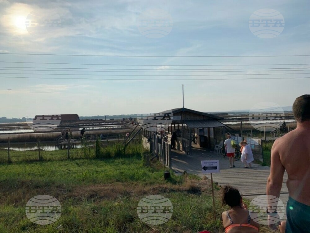 Ремонтират три големи диги в Атанасовското езеро