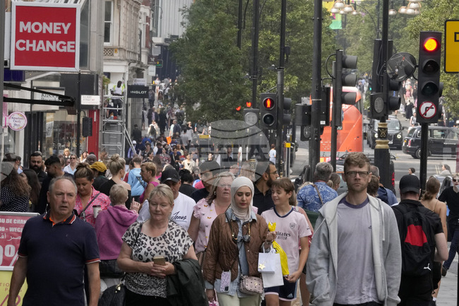 Ръстът на икономическата активност в британския промишлен сектор се забавя през септември, тъй като фирмите съкращават работни места, отчита проучване