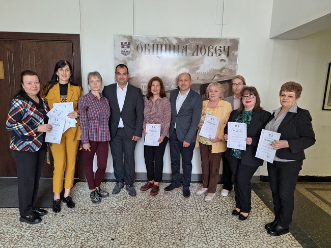 Община Ловеч: Кметът отличи десет медицински специалисти с наградата „Професионалист на годината“