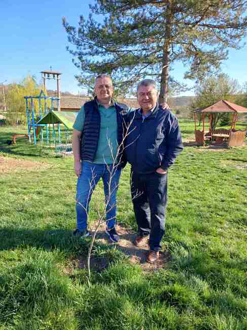 Общински съветници от ПП-ДБ засадиха дръвчета в село Пороище