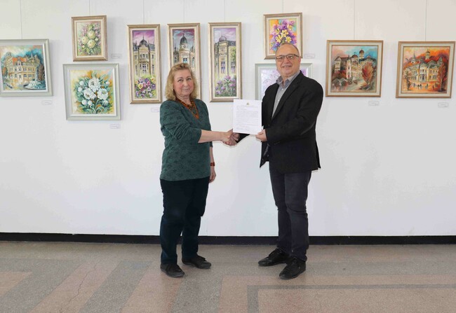 ОА Русе: Ралица Кирилова подреди над 90 картини в художествената галерия на „Борисова“ 6 по случай 70-ата си годишнина