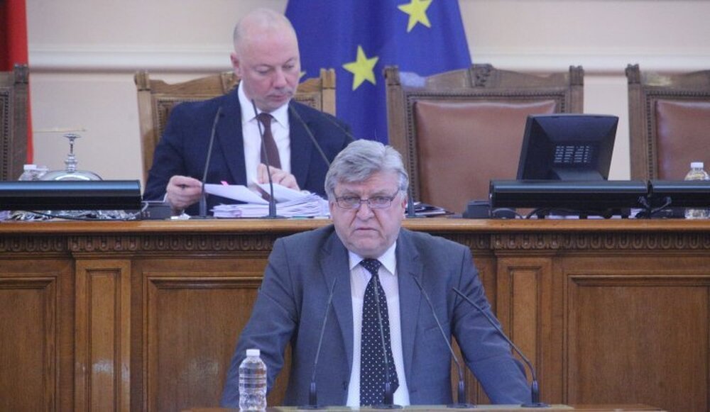 Манол Генов към министър Тагарев: Да не Ви обявят за руски шпионин за това, че забавихте реконструкцията за летище Граф Игнатиево