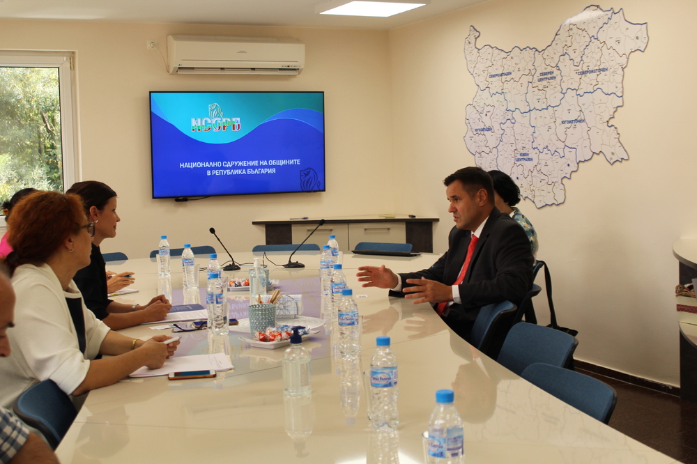 Задълбочаване на партньорството с местната власт за повече инвестиции в българските региони бе договорено на среща между министър Стоянов и Националното сдружение на общините