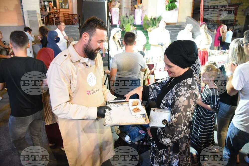ФЕНА: Граждани и туристи се насладиха на „Вкусовете на Сараево“ в босненската столица