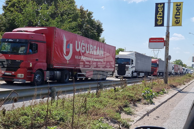 През първото тримесечие износът на стоки от България за трети страни намалява с 5,7 на сто на годишна база, сочат данни на НСИ