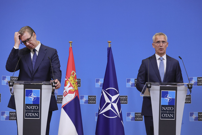 Мироопазващата мисия на НАТО в Косово е готова за намеса, ако има опасност стабилността да бъде нарушена, заяви Столтенберг