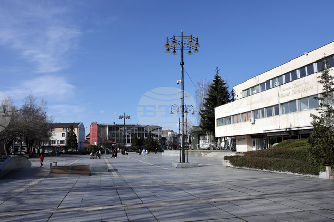 Полицията в Самоков задържа столичанин, откраднал кутия за дарения за лечението на болно дете