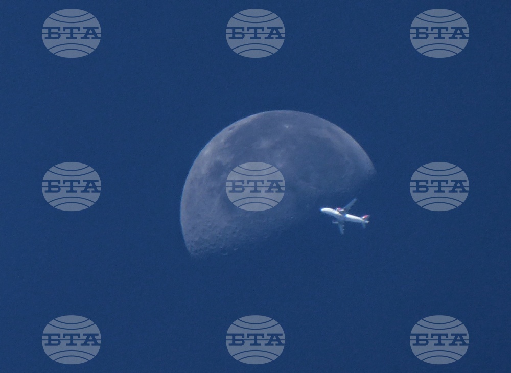 Самолет - Луна