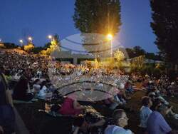 Кино под звездите в лятна нощ! Парк „Македония“ събра над 1000 любители на седмото изкуство с прожекцията на филма „Петя на моята Петя“