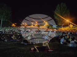 Кино под звездите в лятна нощ! Парк „Македония“ събра над 1000 любители на седмото изкуство с прожекцията на филма „Петя на моята Петя“