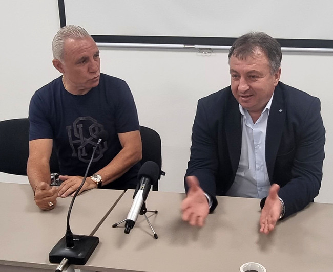 Най-важното е да върнем училищният спорт и да мотивираме децата да спортуват, каза в Шумен Христо Стоичков