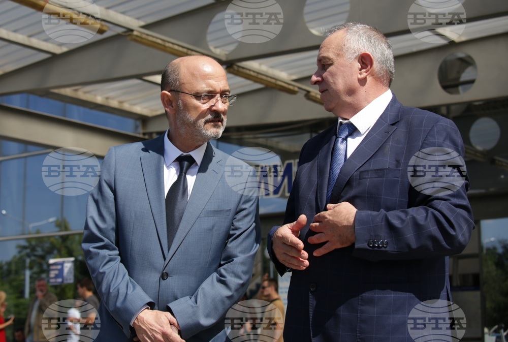 Летище София - транспортиране на пострадали деца