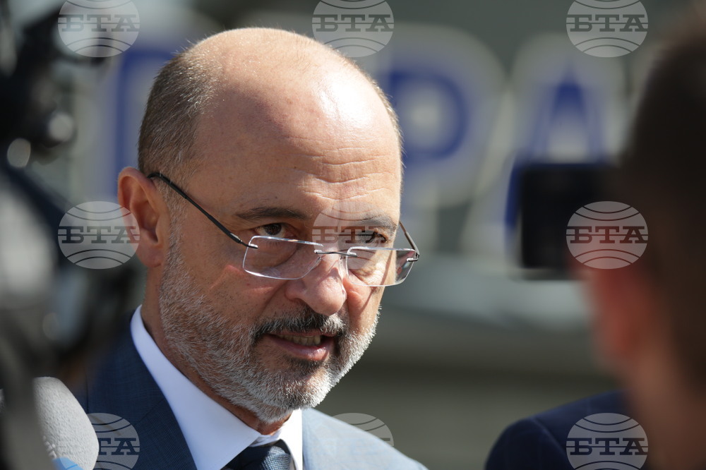 Летище София - транспортиране на пострадали деца