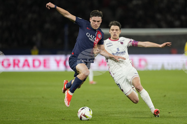 В ЦСКА 1948 очакват Андре Хофман да се присъедини към отбора през тази седмица, клубът договори и френски халф