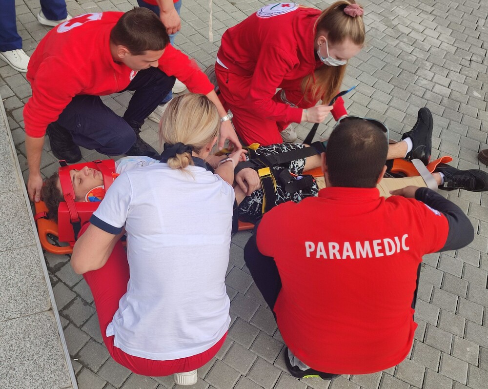 Съюз на парамедиците в България: В Световния ден на здравето в Бургас „спасиха“ пострадал от земетресение