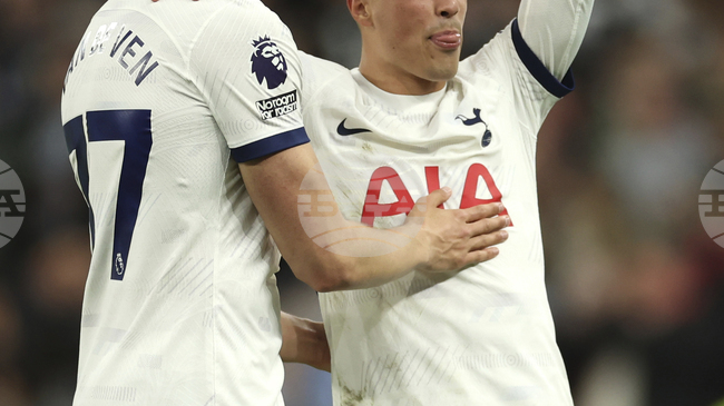 Защитниците Педро Поро и Мики ван де Вен отсъстваха от тренировката на Тотнъм преди Шампионската лига