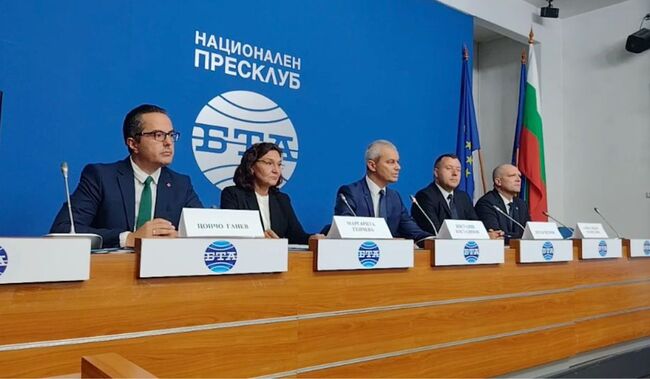 „Възраждане“ представи водачите на листите си 