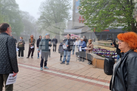 Добрич - протест - изсичане на дървета