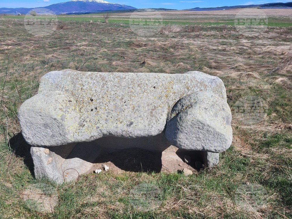 Село Алино - саркофаг „Момата“