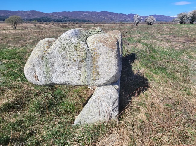 Село Алино - саркофаг „Момата“