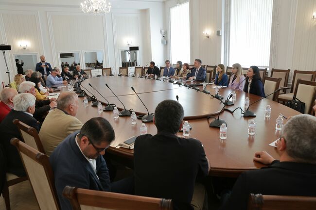Необходим е нов закон за пчеларството, заявиха представители на бранша по време на дискусия в Народното събрание