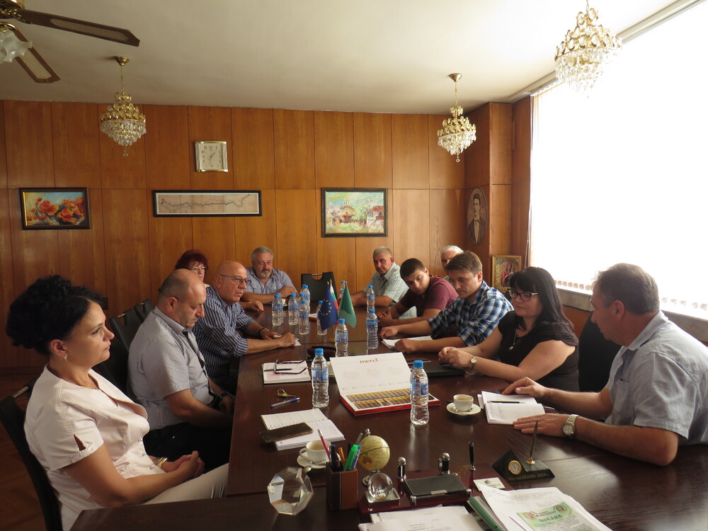 Областният управител проф. Христо Христов се срещна с кметовете на Смядово и Каспичан  