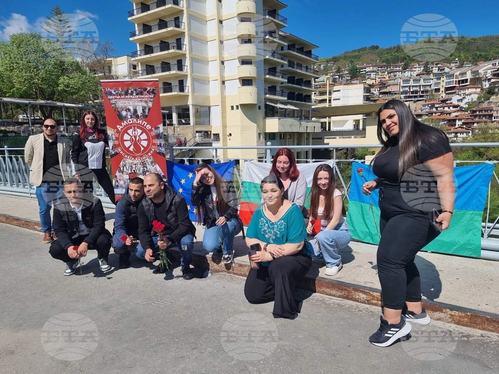 Volunteers from Amalipe Center Commemorate Holocaust Victims in Veliko Tarnovo