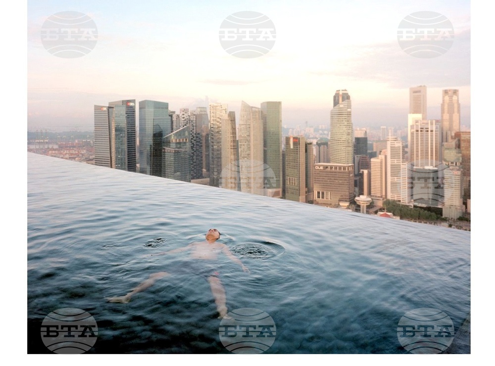 Sofia to Host Paolo Woods, Gabriele Galimberti's Photo Exhibition about Offshore Zones