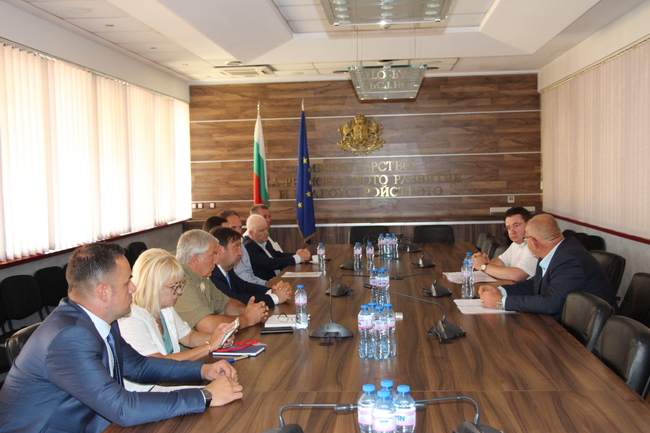 Министър Шишков се ангажира да  съдейства за решаване на проблема с водната криза в Свищовско