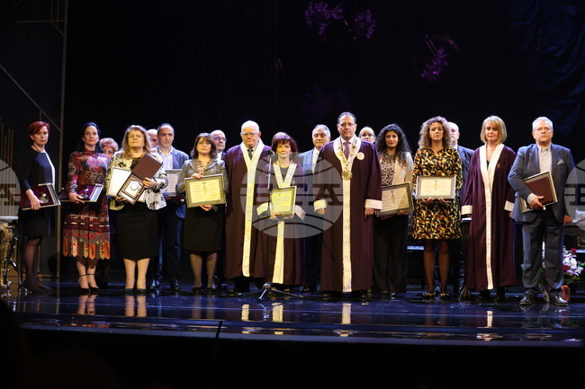 Медицинският университет в София ще връчи днес годишните си награди за научноизследователска и преподавателска дейност