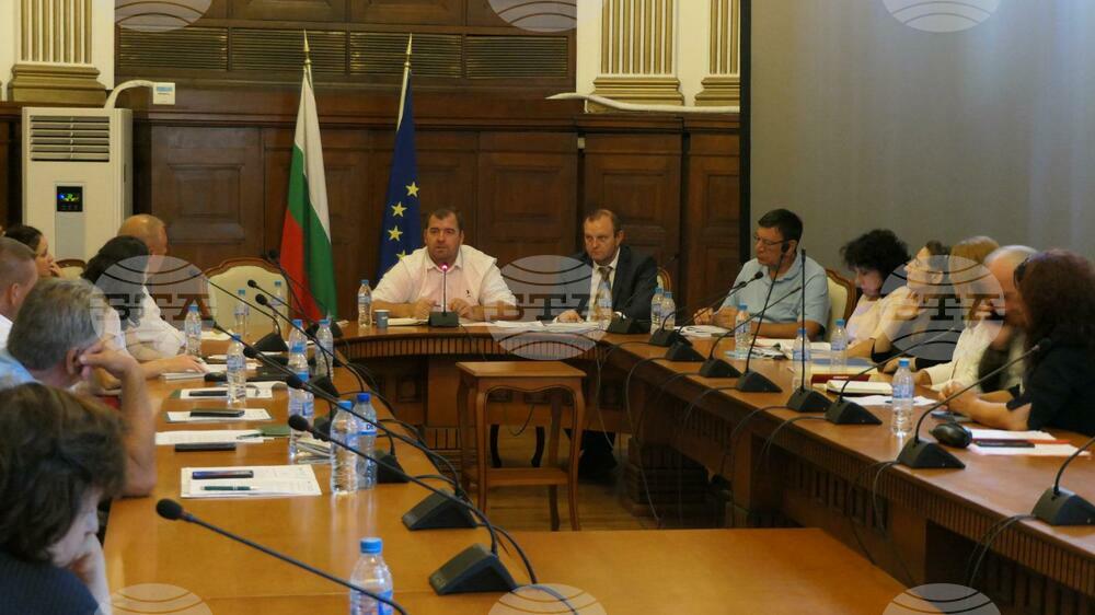 Министър Явор Гечев и представители на НАЗ обсъдиха мерки за гарантиране на хранителната сигурност и засилен контрол при вноса на зърно