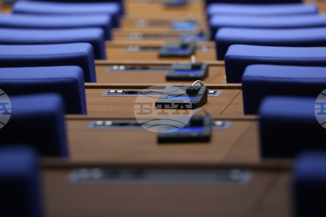 Депутатите изслушват при закрити врата председателите на ДАНС и ДАР относно рестрикциите срещу собственика на ПФК Ботев (Пловдив) 