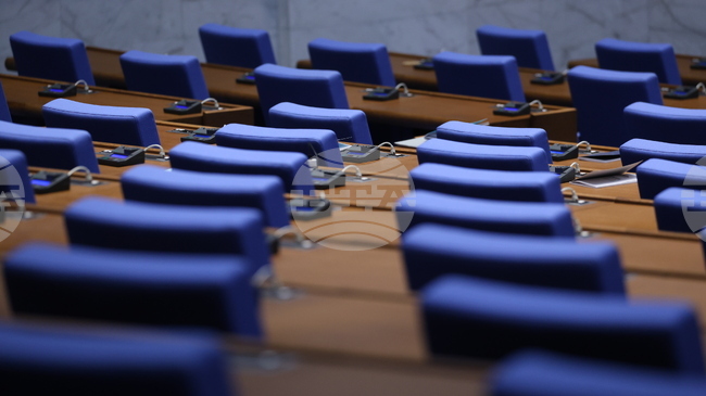 Парламентът да разгледа увеличаване на обезщетението при неизползване на отпуска за бременност и раждане от 50 на 100%, предлагат от ПП-ДБ 