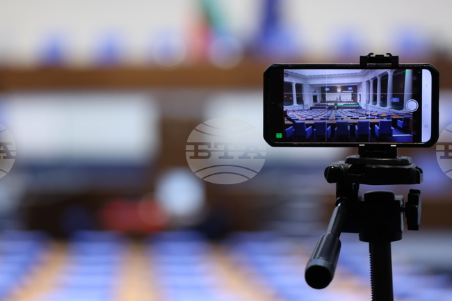 Редовно правителство, 4 неуспешни вота на недоверие, нова парламентарна група, закони по ПВУ бяха акцентите в парламента до лятната ваканция