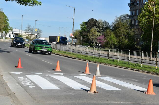 Започна опресняването на пешеходните пътеки в населените места в Община Разград