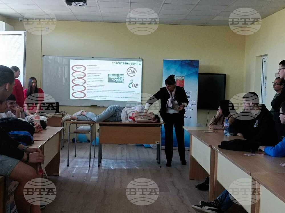 Обучителни лекции „Азбука на първата помощ“ започнаха в горнооряховските училища