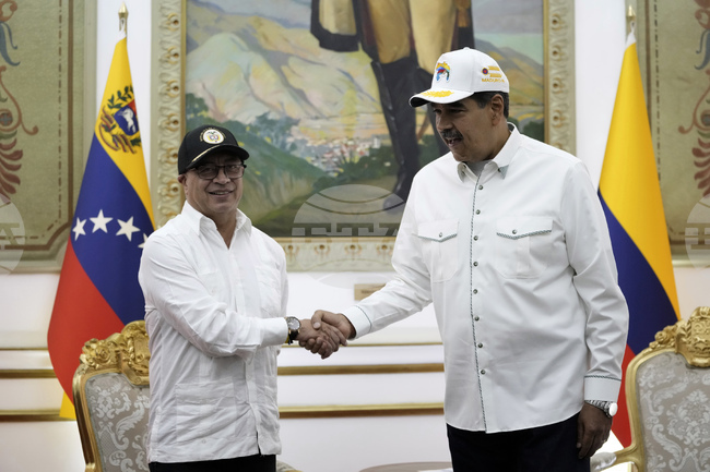 Колумбия е готова да предостави убежище на Мадуро, ако се оттегли от властта, заяви колумбийският външен министър