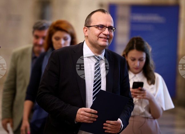 Democratic Bulgaria Slams Finance Minister's State Budget Projections