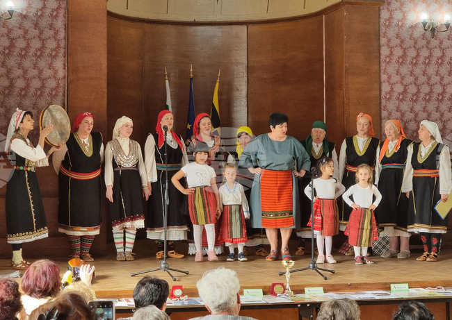 Перник - Женска фолклорна певческа група „Седмошарица“ - годишнина - концерт