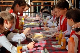 Смолян - родопски ястия - ученици