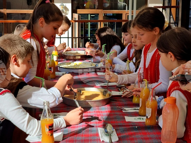 Смолян - родопски ястия - ученици